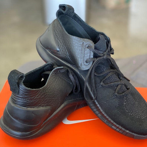 Nike Free Metcons - Picture 2 of 2